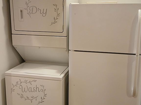 In-unit washer/dryer in kitchen