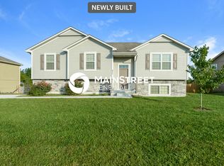 311 Golfview Dr, Pleasant Hill, MO 64080