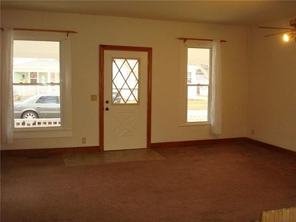 5th image of 106 Maplewood Ave