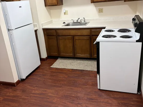 Fairview Road Apartments LLC, 911 Fairview Dr APT 7, Plymouth, WI 53073