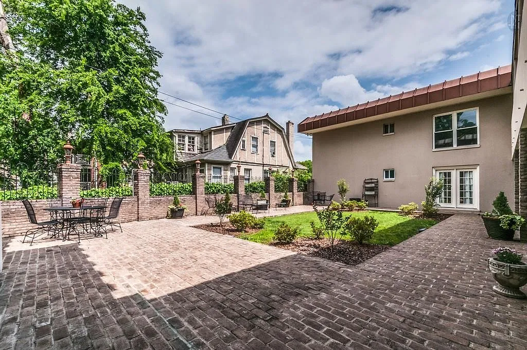 3 bed, 1082 sqft, $2,000 — Photo 1