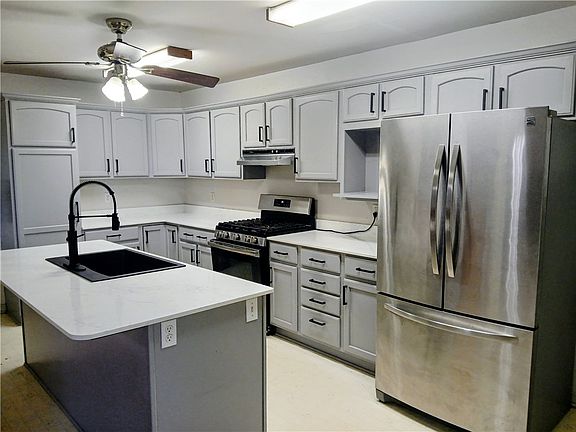 3rd image of 503 Locust St