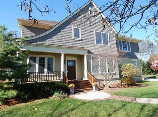 11966 Old Oak Ln, Belvidere, IL 61008