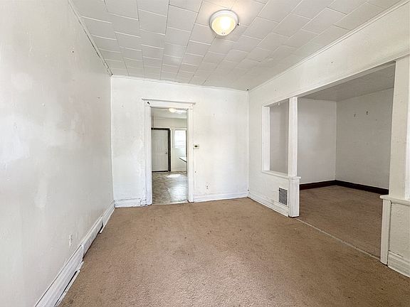 4th image of 365 Weaver St