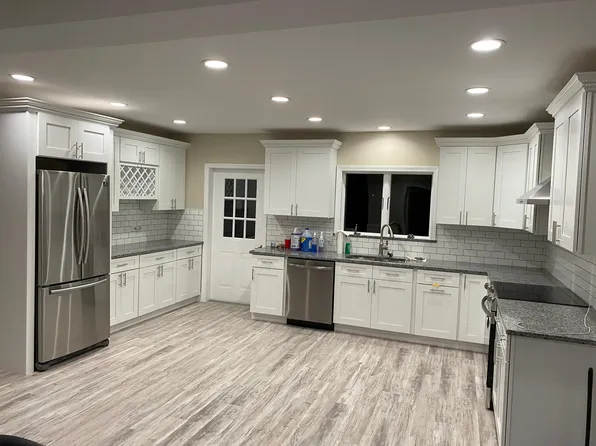 21 Gardner Dr, Westerly, RI 02891