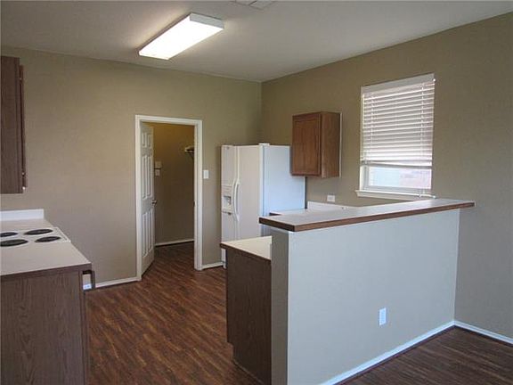 4th image of 11561 Petunia Dr