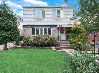 6 Fernwood Ter N, Garden City, NY 11530