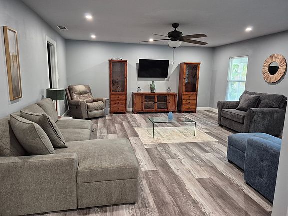 5th image of 3913 Concord Dr