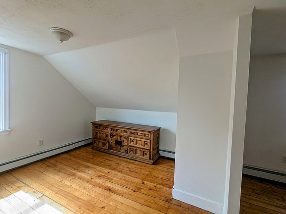 2nd image of 104 Chapin Ave #3