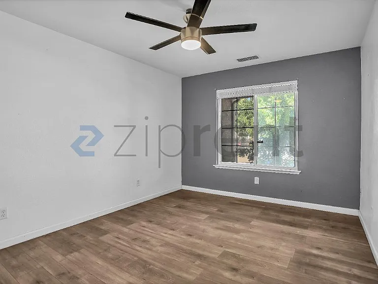 2437 N Tracy Ave — Photo 31