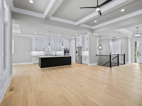 5th image of 6078 Borgata Way