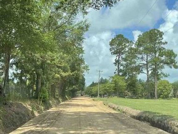 Exterior Neighborhood (street photo)