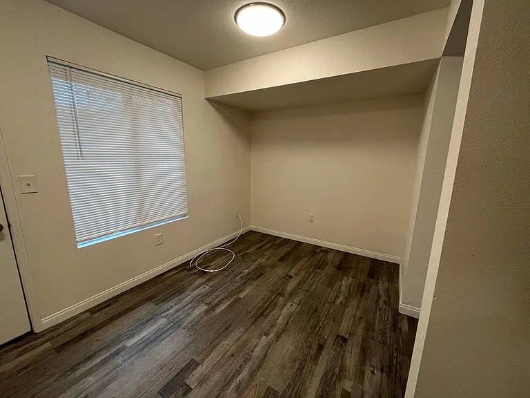 2010-1 Larcus Ave — Photo 12