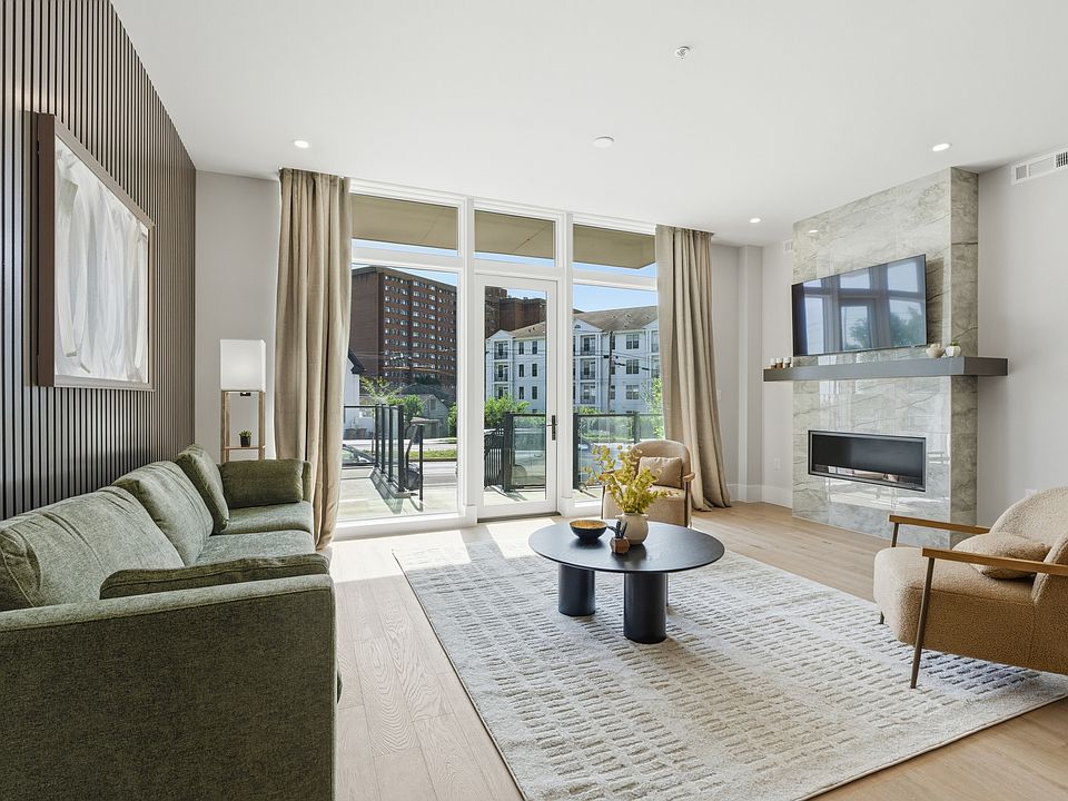 1st image of 321 31st Ave N #105