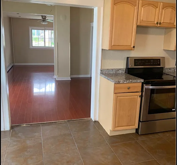 382 E Grove St — Photo 4