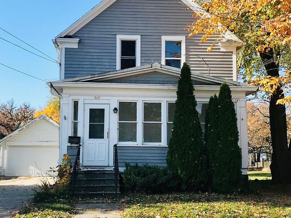 1st image of 717 Bowen St