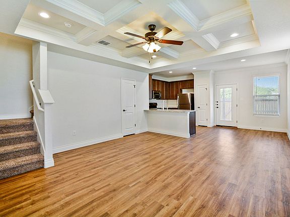 4th image of 341 Untermaier St