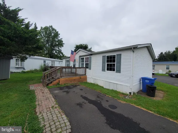 1446 Gibson Rd Trailer B4, Bensalem, PA 19020