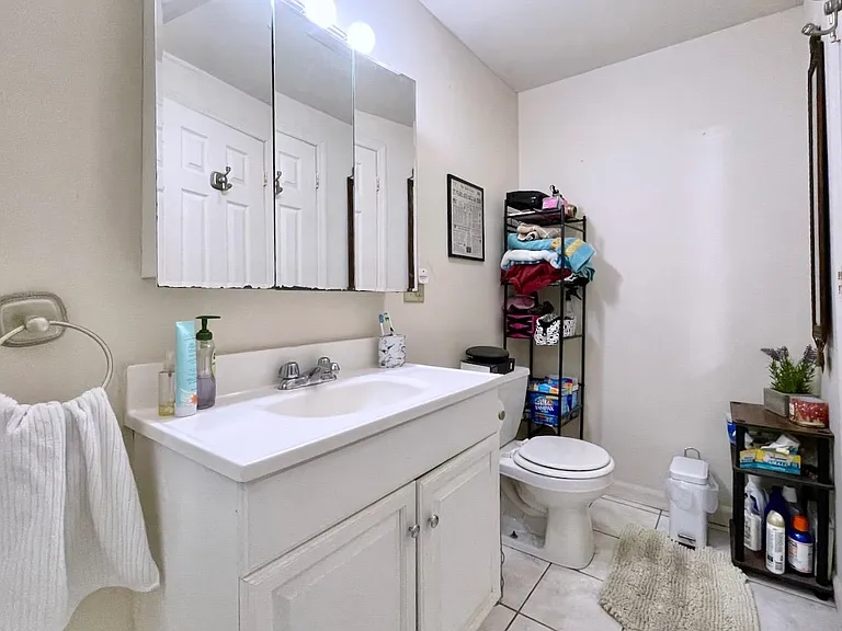 1035 Washington St #1R — Photo 17