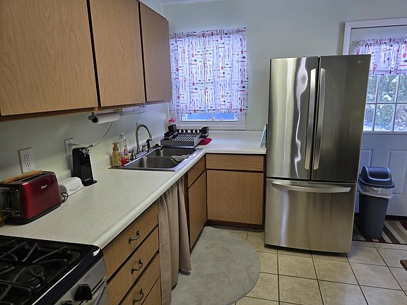 4th image of 1307 Davitt St