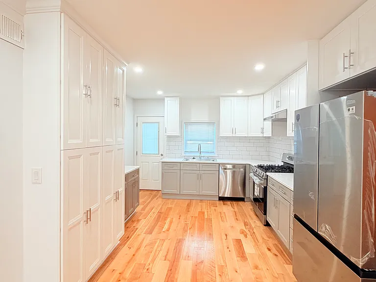 2321 S Front St — Photo 1