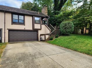 8 Dover Dr, Belleville, IL 62223