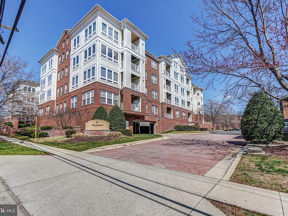 1st image of 801 S Greenbrier St APT 215