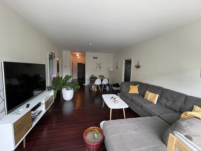 1246 W Devon Ave — Photo 1