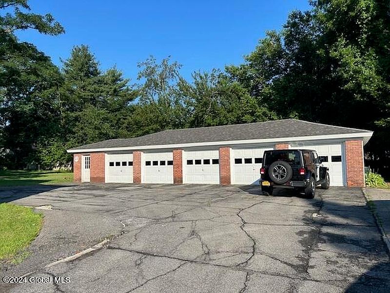 3rd image of 65 E Highland Drive
