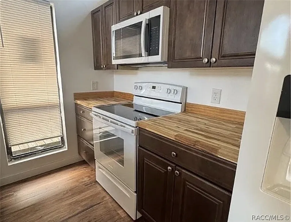 1 bed, 1.5 bath, 650 sqft, $1,700 — Photo 3