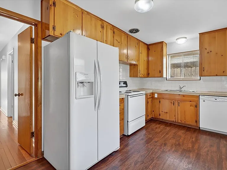 4637 Calvin Dr — Photo 11