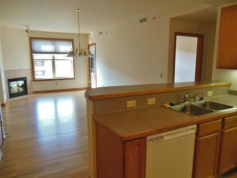 1st image of 360 W Washington Ave Unit 912