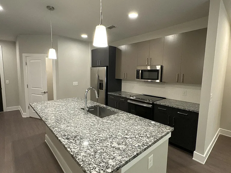 915 Glenwood Apartments on the Beltline — Photo 117