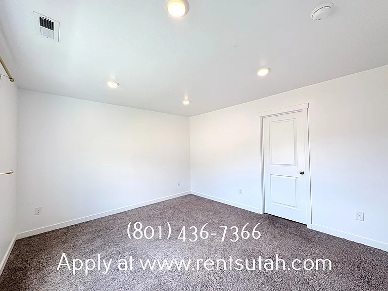 647 W Raintree Ln — Photo 25