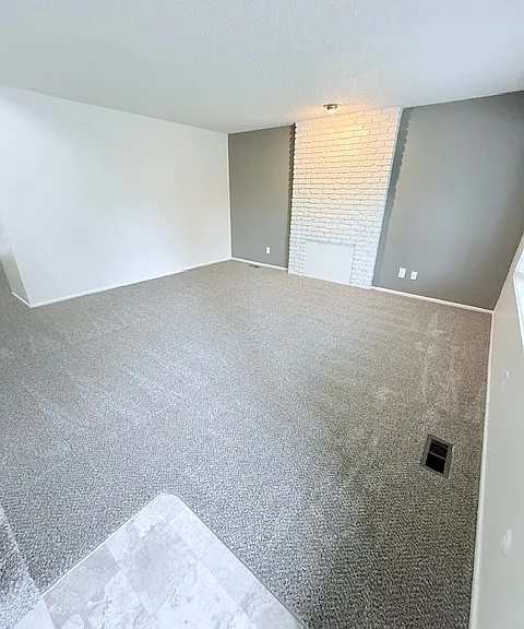 2101 SW Camelot Ct — Photo 2