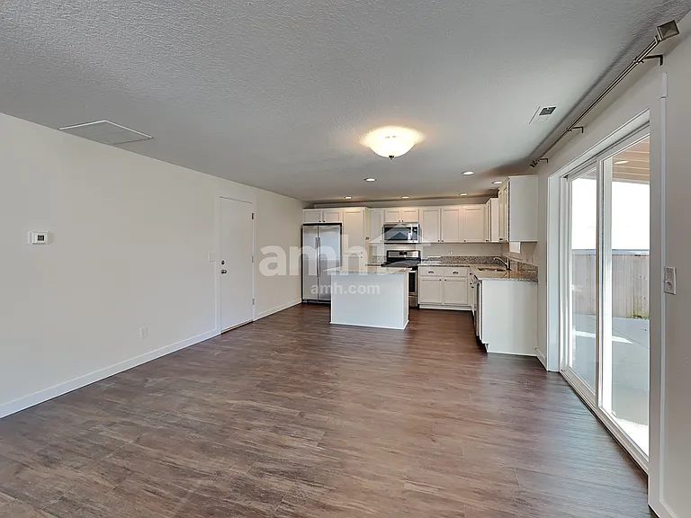 286 W 14th St — Photo 4