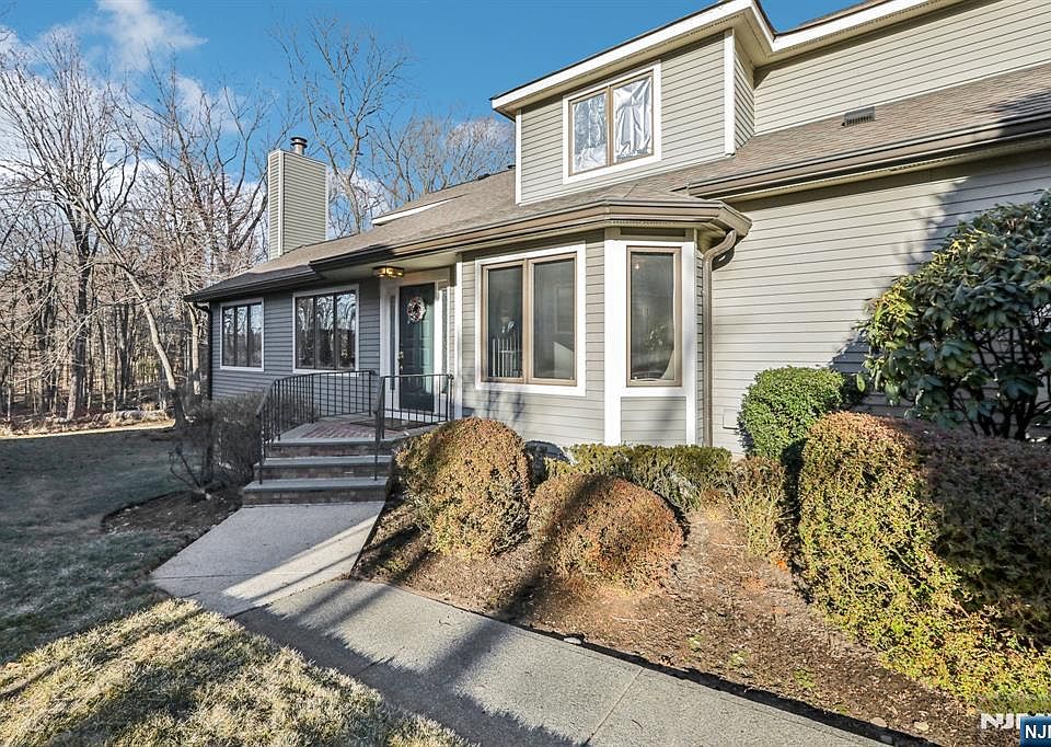 1st image of 63 Lakeview Dr #63