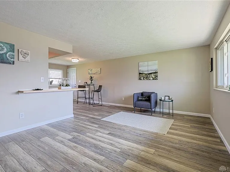5595 Shady Oak St — Photo 3