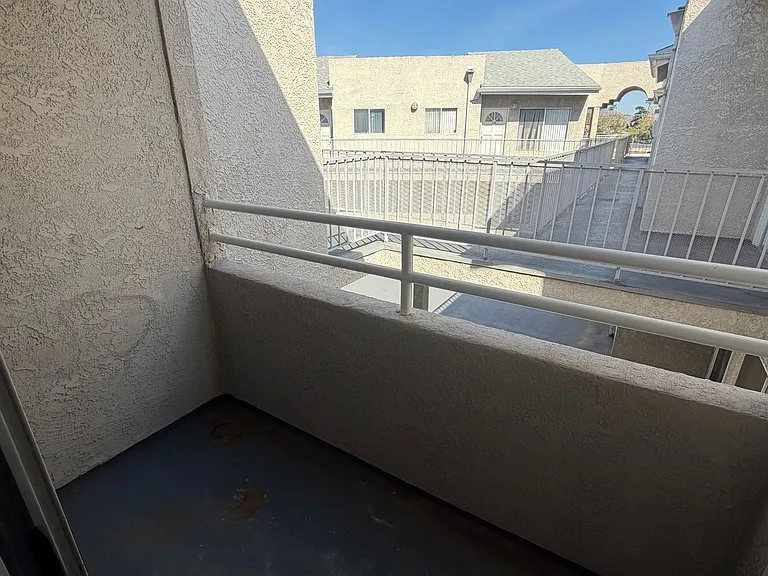 Farmdale Court Apartments — Photo 13