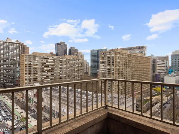 250 East 30th Street image 4 of 13