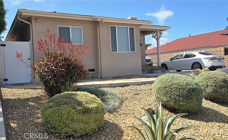 129 W Avenida Santiago — Photo 2