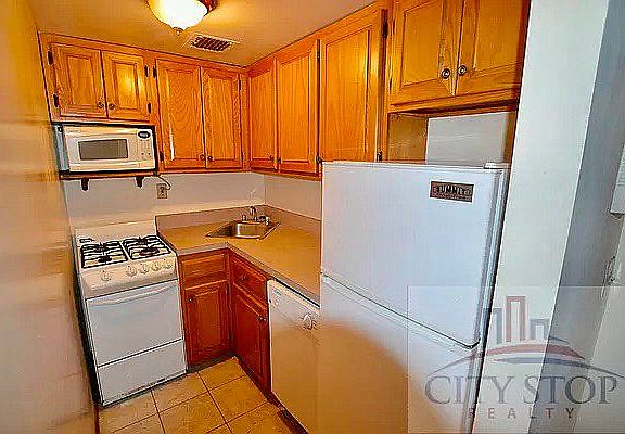 5th image of 491 Columbus Ave Ph B