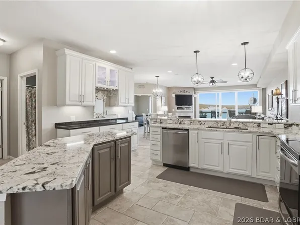 1220 Lands End Pkwy Unit 111, Osage Beach, MO 65065
