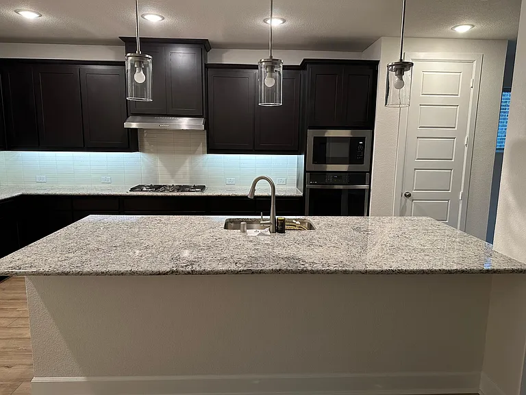 205 Texas Red Ln — Photo 3