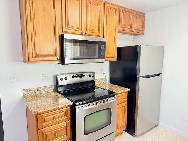 Building Photo - 501 S Fremont St #4
