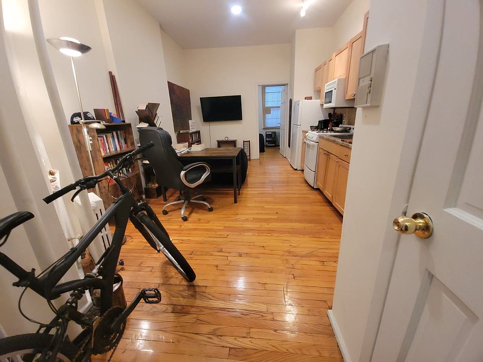 1st image of 11 Saint Marks Pl APT 8