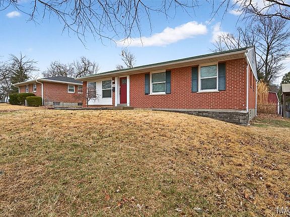 3rd image of 260 Saint Edward Ln