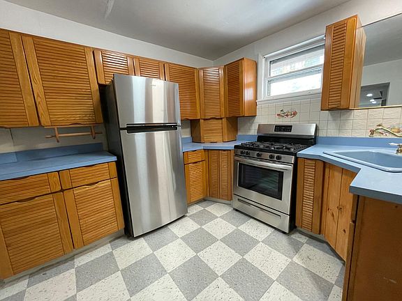 Kitchen - new stainless steel appliances