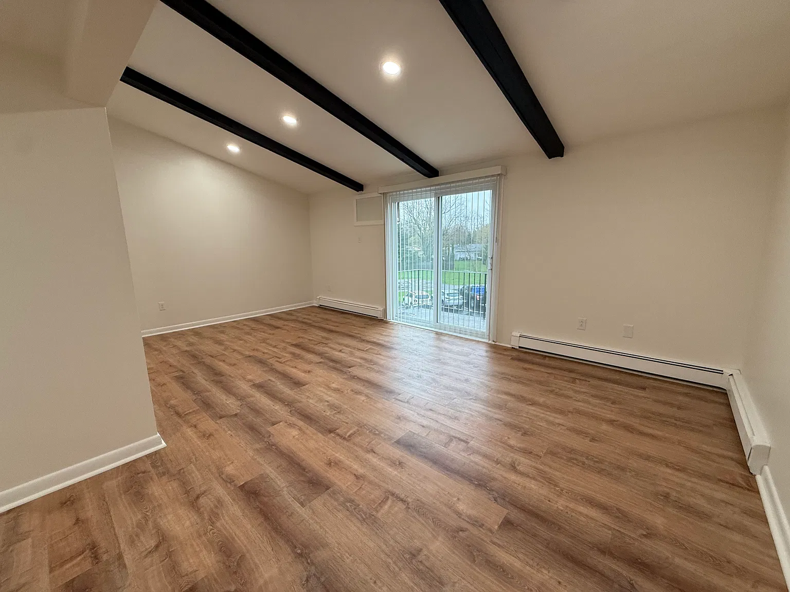 2 bed, 825 sqft, $1,300 — Photo 1