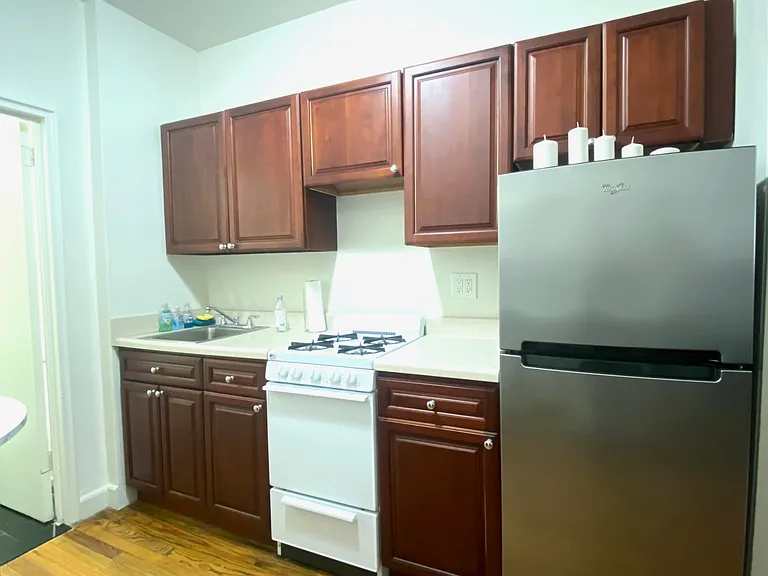 1553 York Ave #D — Photo 7